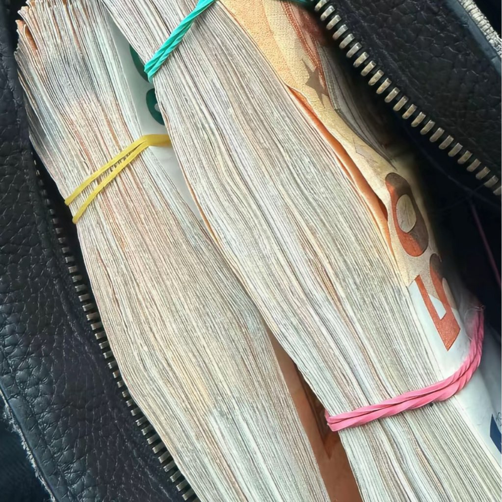MONEYY